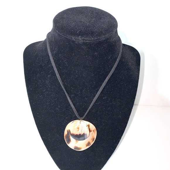 Natural Shell Pendant Necklace Black Cord Layered Round Boho Beach - Picture 4 of 12